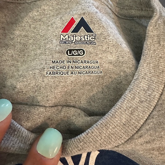 Derek Jeter Captain tee - Picture 2 of 3